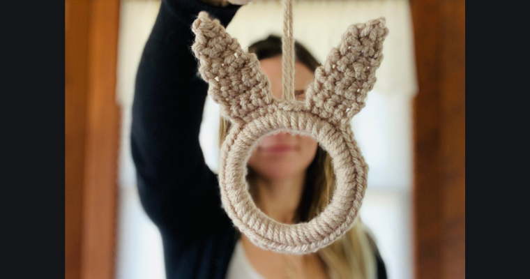 Free Crochet Pattern // Mini Bunny Wreath